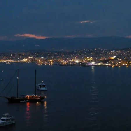 Carre D'or Rue D'antibes A Quelques Pas Du Palais Des Festivals *